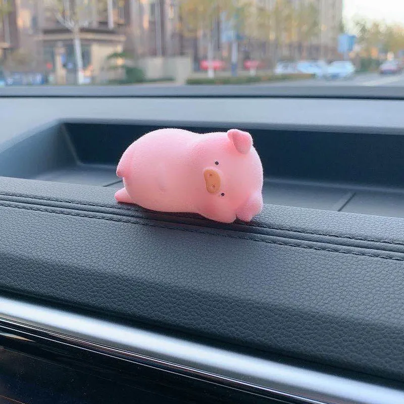 Small resin cartoon pig figurine car dashboard ornament measuring 6cm.