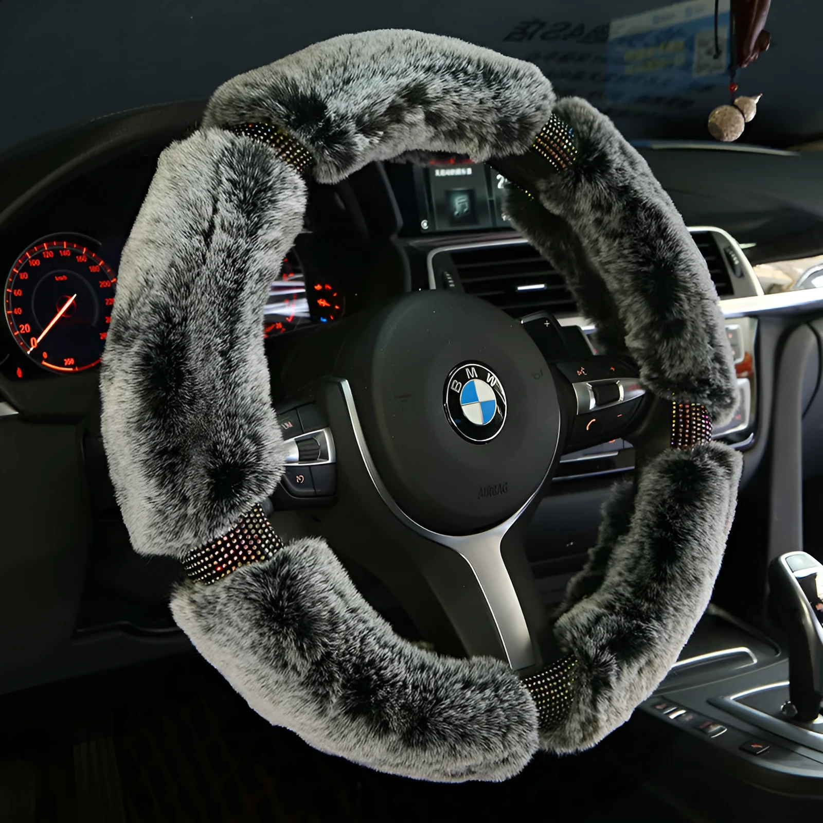 Winter plush car steering wheel cover with Korean diamond pattern in imitation leather, 38cm diameter, gray-black colour