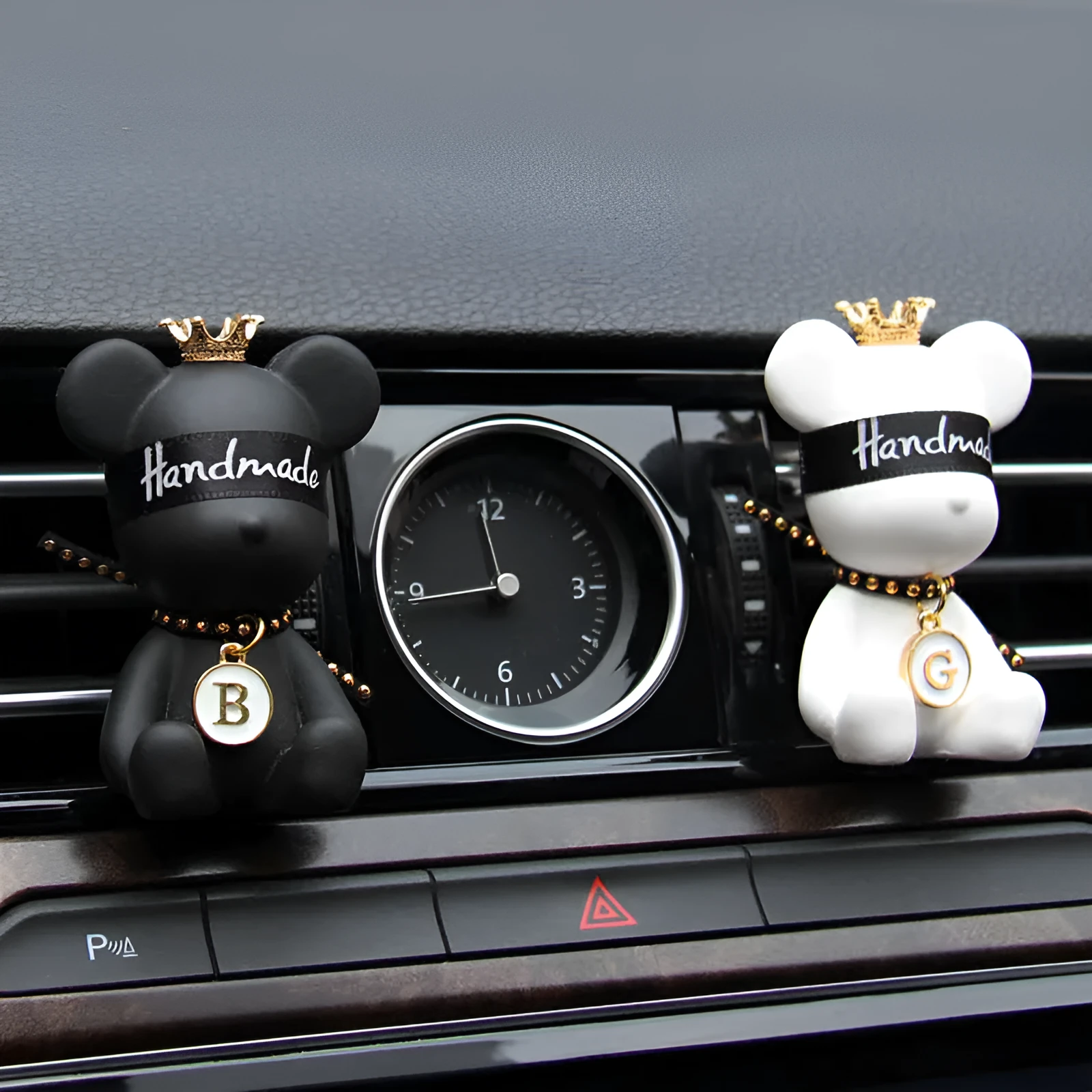 Car mounted gypsum bear perfume accessory clipped to air outlet, black rivet bear design, 7cm tall