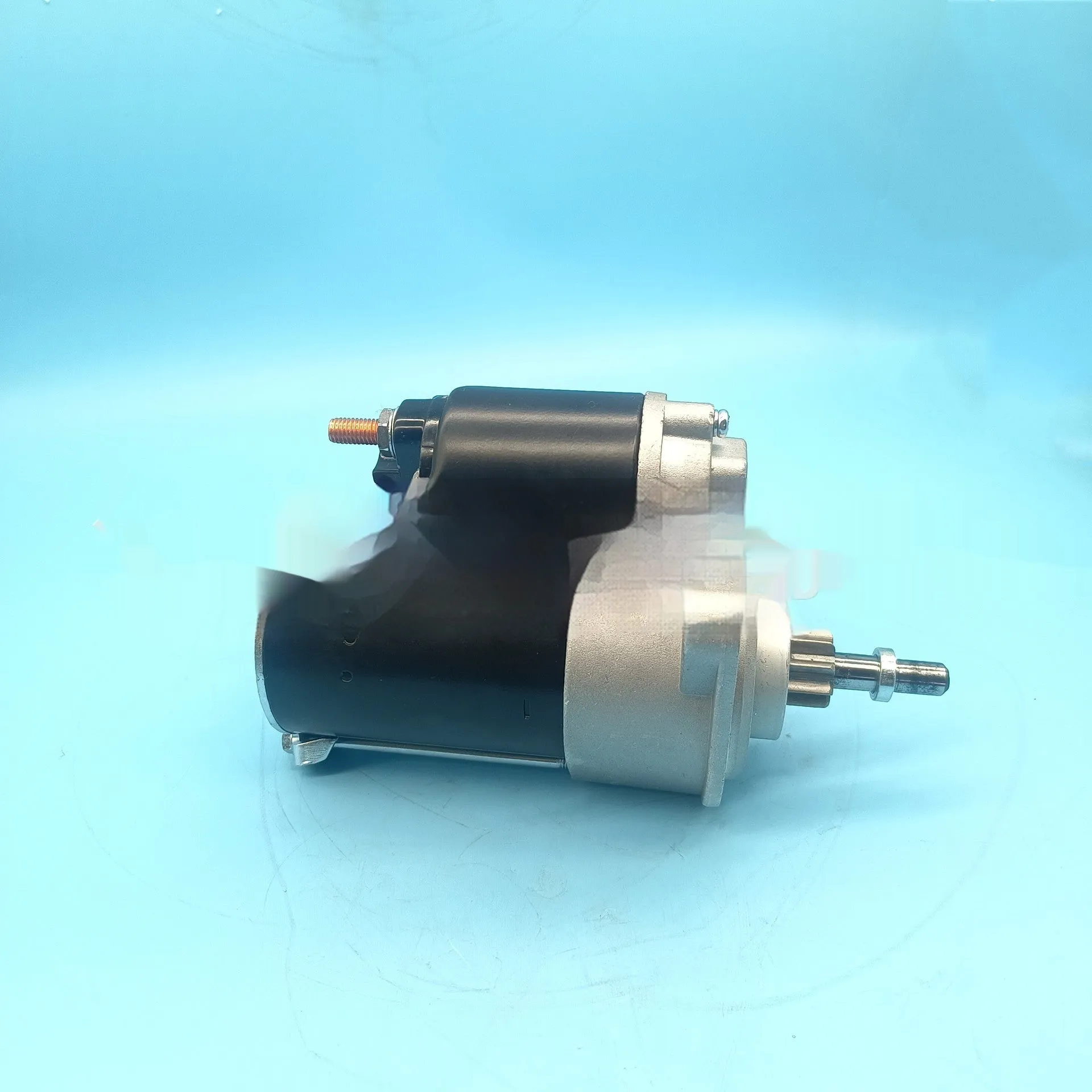 Audi Volkswagen 12V 1.1KW 9-tooth automotive starter motor in default colour finish