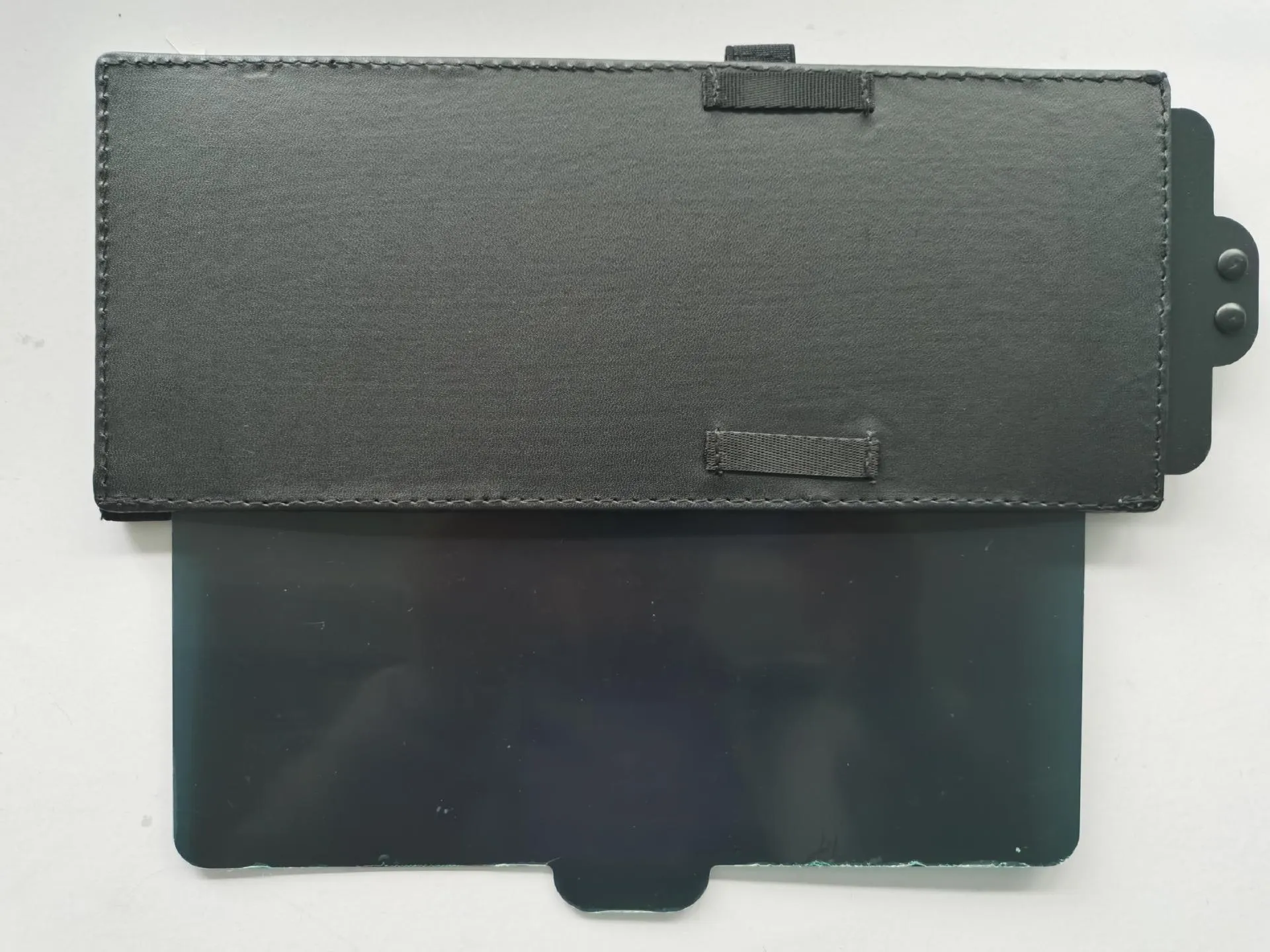 Portable retractable anti-glare car sun shade in PU leather for universal vehicle fit, black colour option
