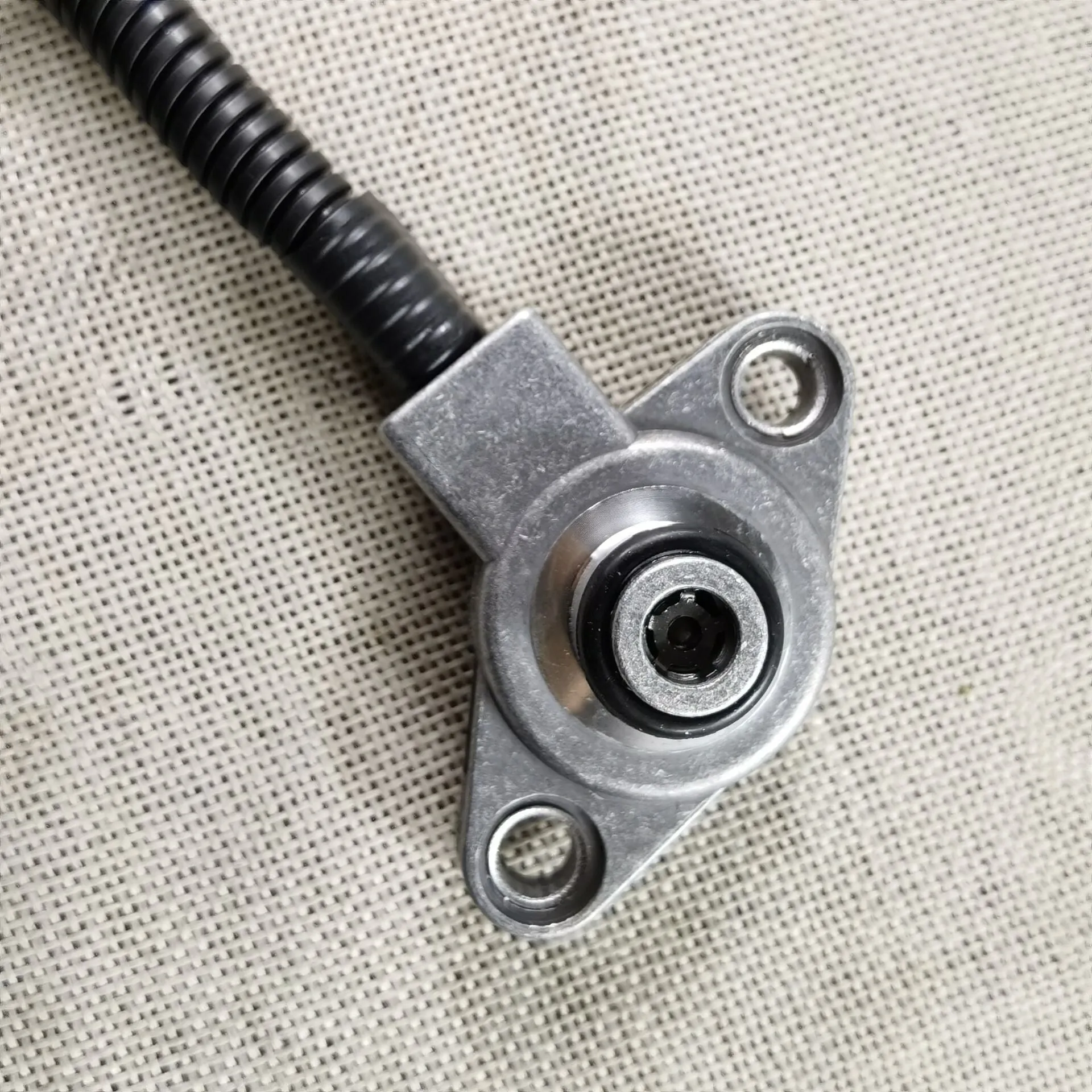 Gearbox pressure sensor model 7700100009 made of metal for transmission systems