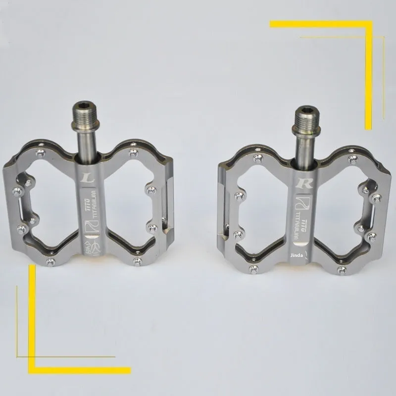 Titanium alloy and aluminium alloy pedal set for road and mountain bikes in black old style and titanium old style