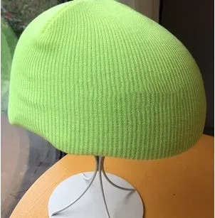 L-sized ski helmet with a knitted decorative cover and matching beanie in a choice of 15 colours.