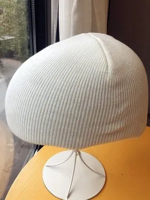 L-sized ski helmet with a knitted decorative cover and matching beanie in a choice of 15 colours.