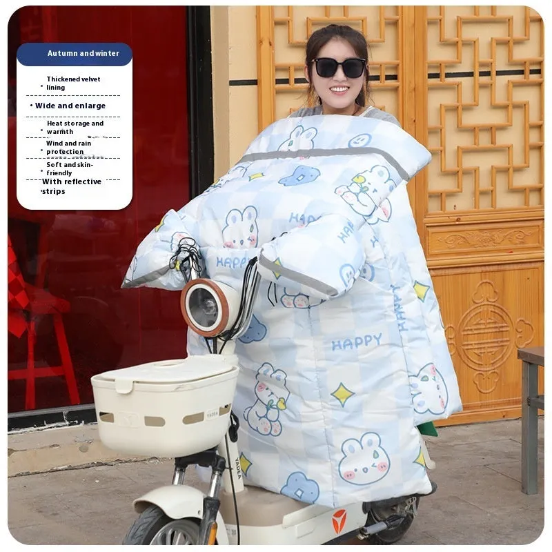 Cartoon fleece-lined thickened plastic windshield cover for battery car, hand-removable, beige design