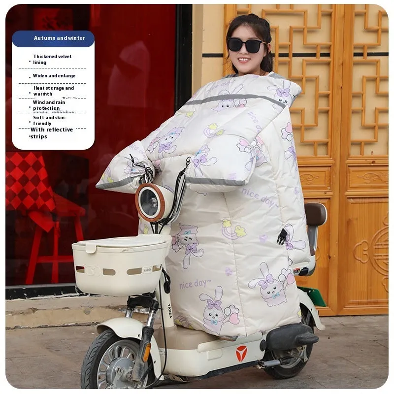 Cartoon fleece-lined thickened plastic windshield cover for battery car, hand-removable, beige design