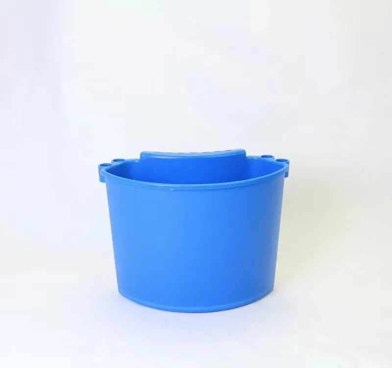 A 20-litre car washing bucket made from black PP plastic, suitable for vehicle cleaning.