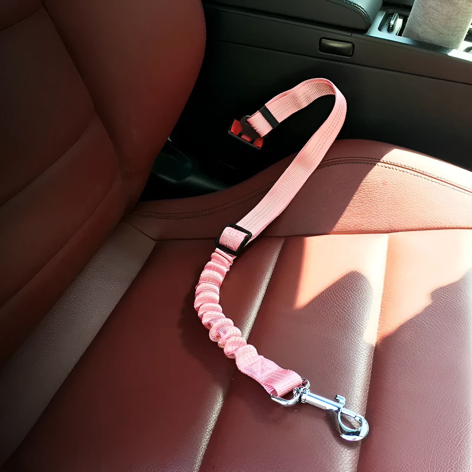 Pet elastic reflective retractable car seat belt in black polyester webbing with clip, 75cm length