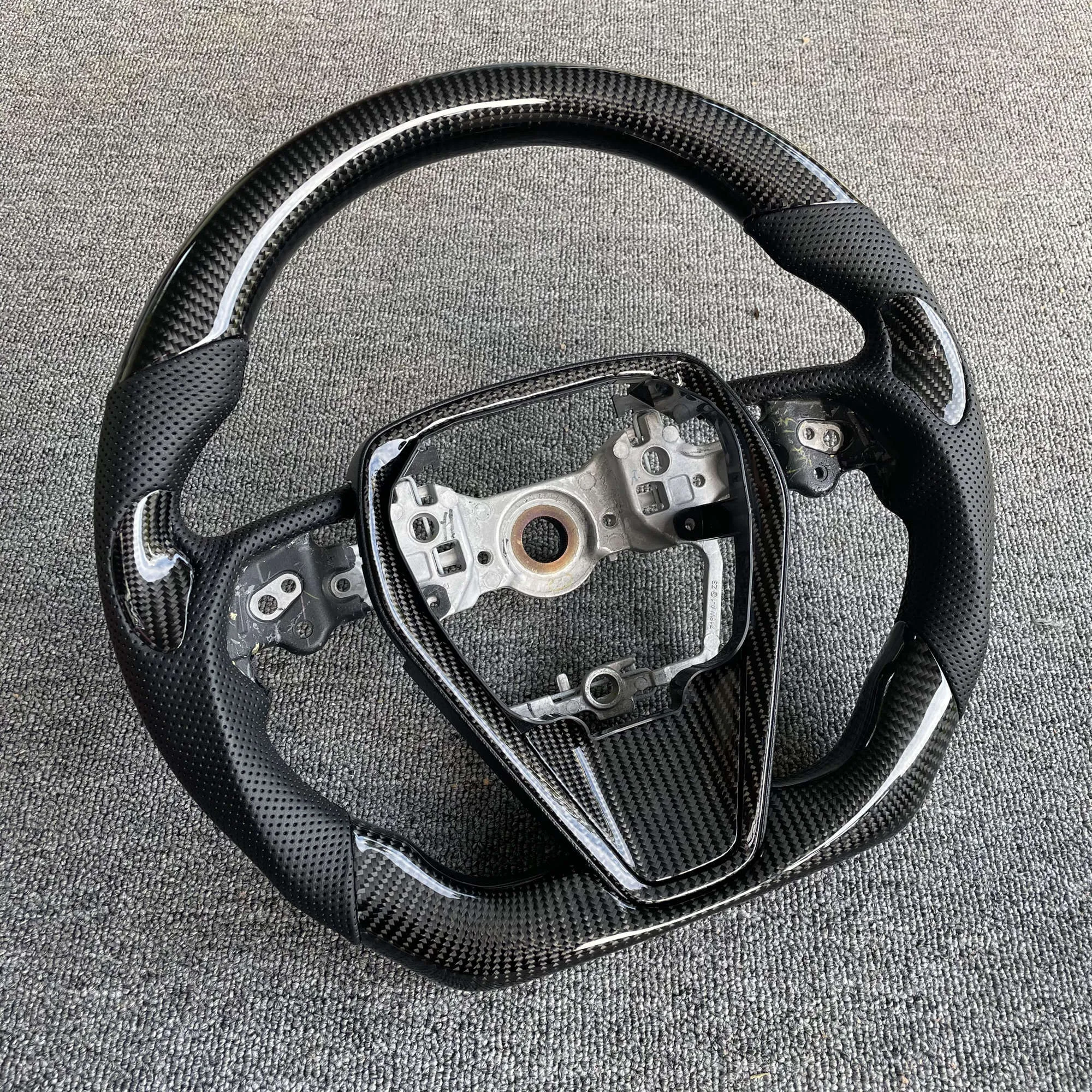 Carbon fibre steering wheel assembly for eighth generation Toyota Camry with six style options available