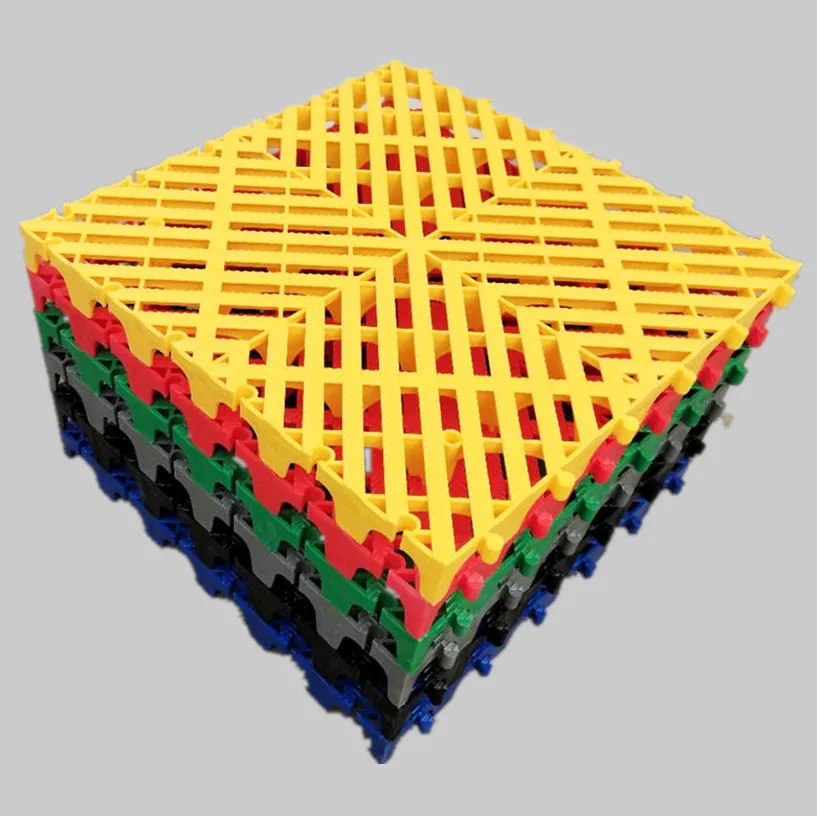 Reinforced plastic mosaic grille tile in black, 400mm x 400mm, for car wash floor