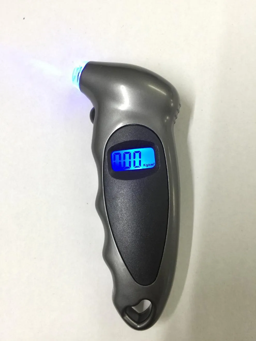 Kuiying high-precision digital tyre pressure gauge with backlit LCD display in black colour