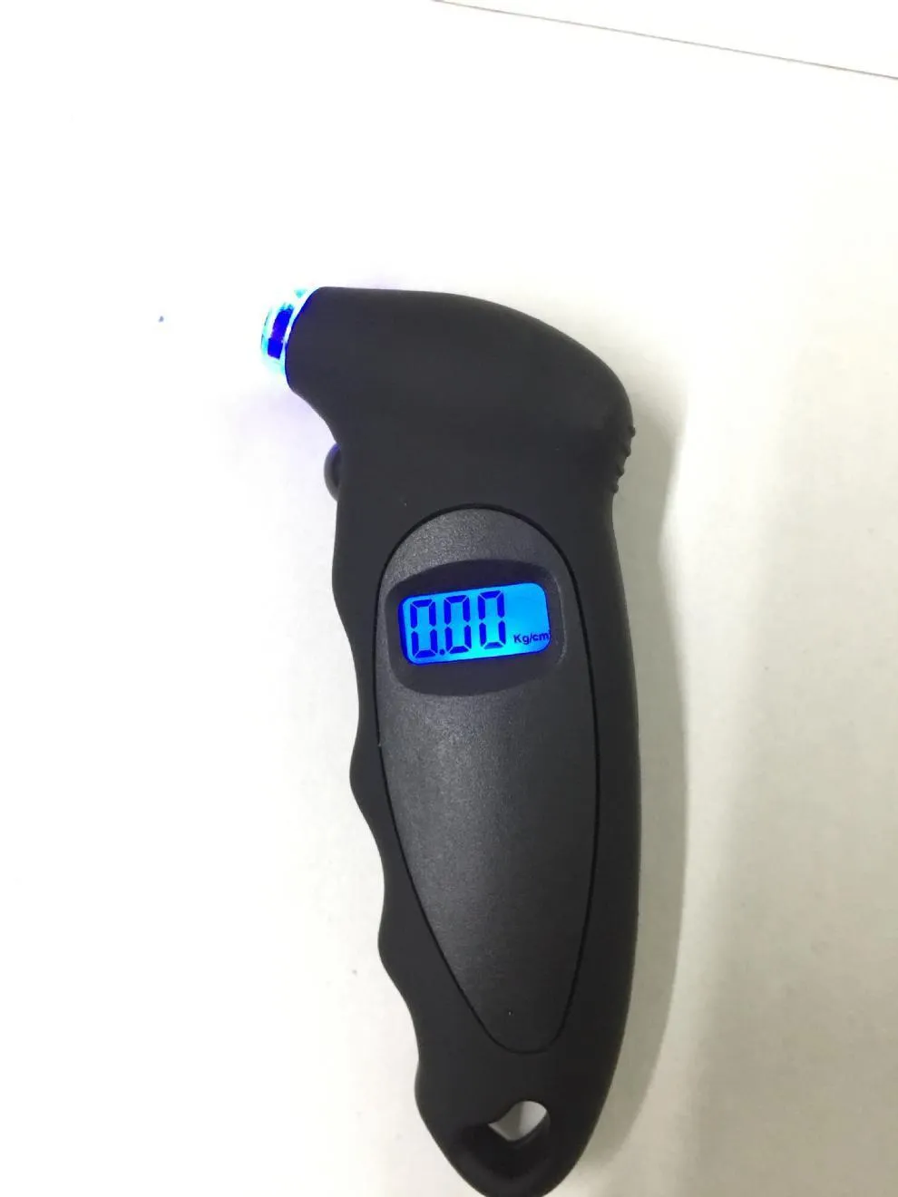 Kuiying high-precision digital tyre pressure gauge with backlit LCD display in black colour