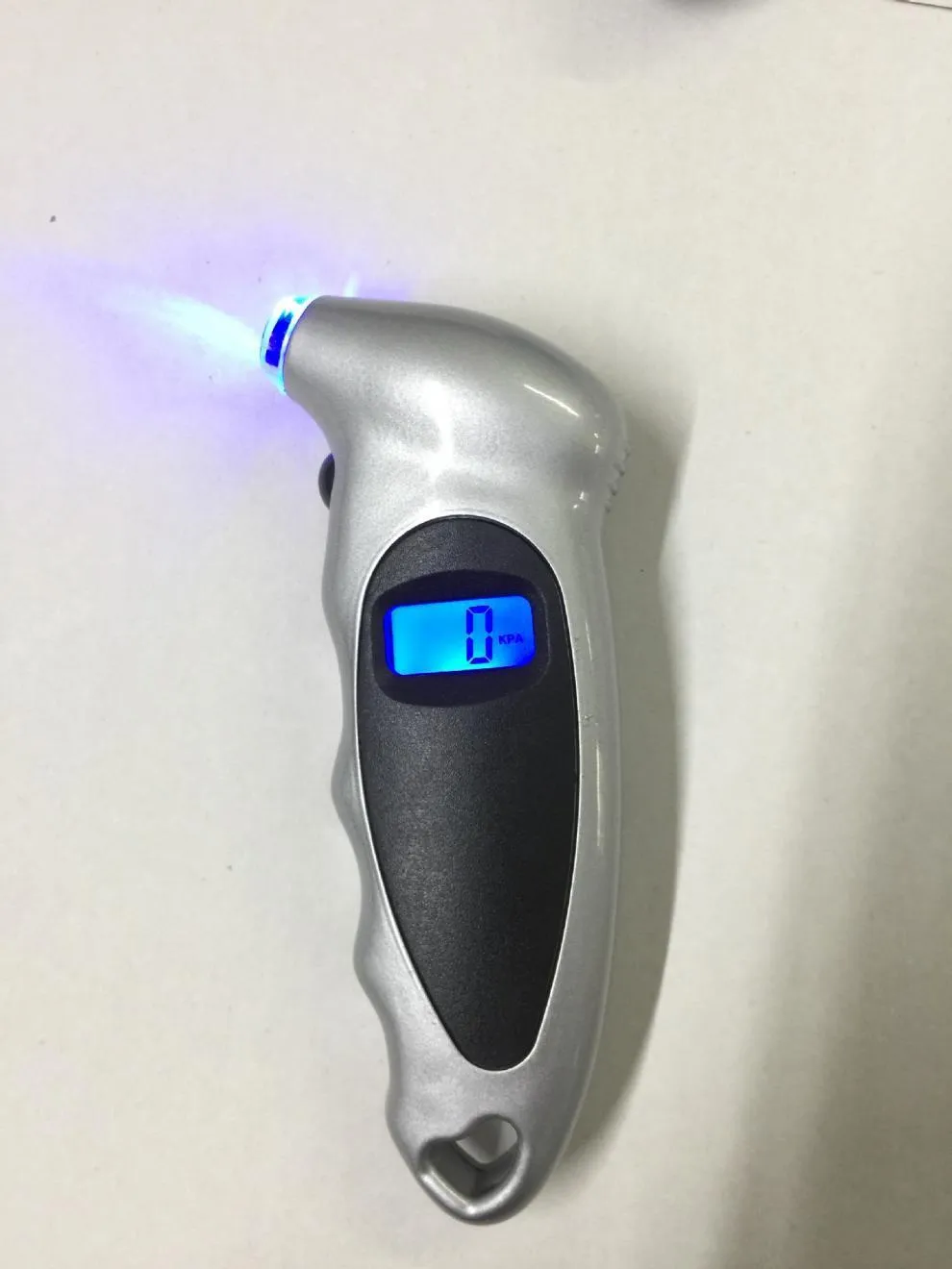 Kuiying high-precision digital tyre pressure gauge with backlit LCD display in black colour