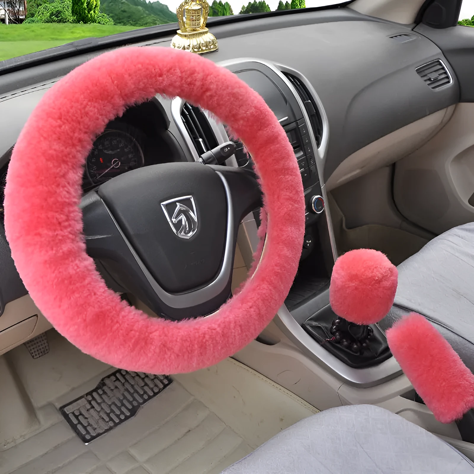 Plush car steering wheel cover in winter, 38cm diameter, short-haired pink, fits all models