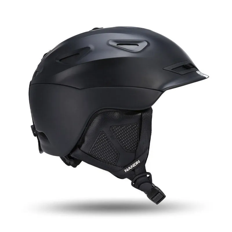 Adult ski helmet with EPS and PC shell in black, grey, and white options, sizes M and L for head circumference 57-62cm