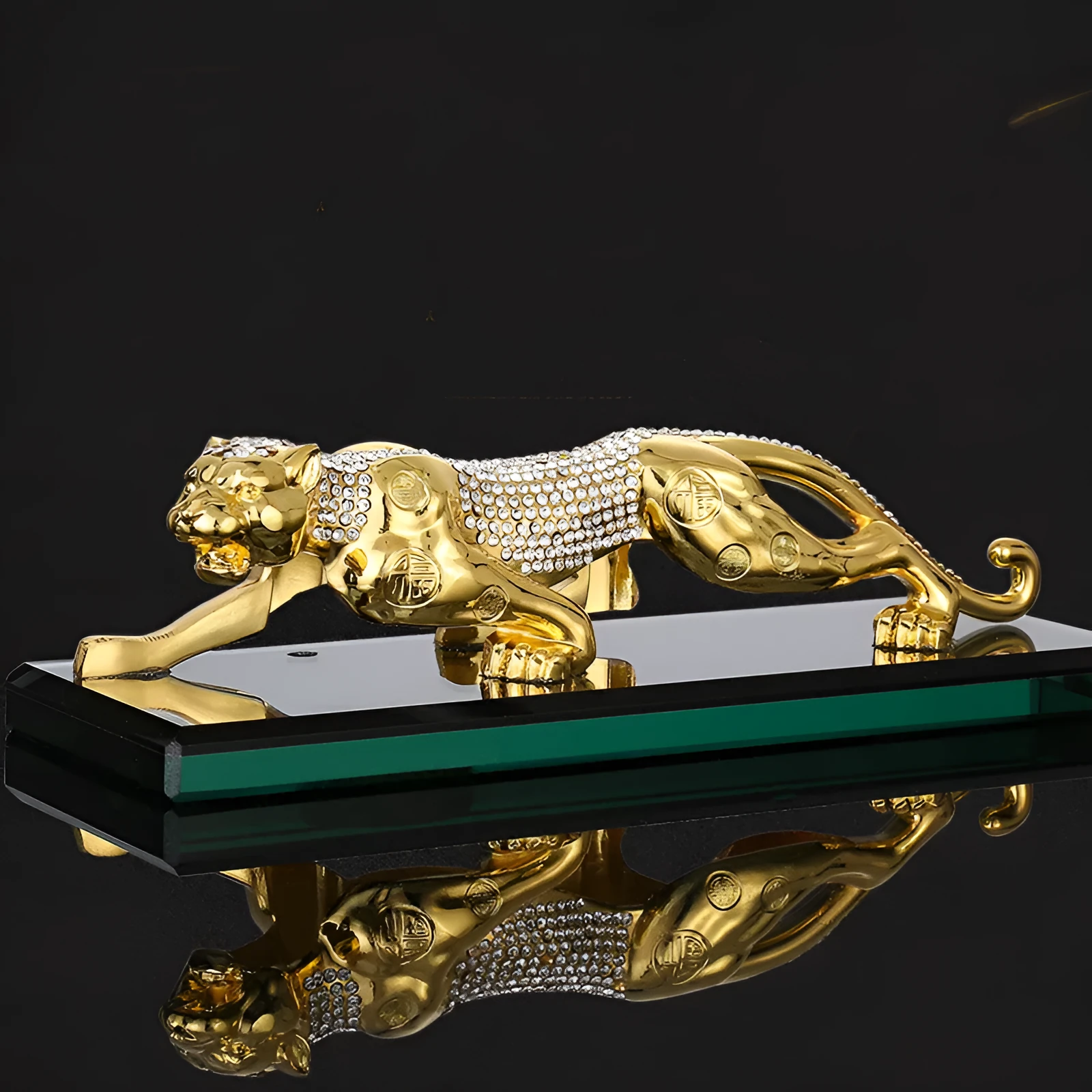 Leopard car perfume ornament made of alloy crystal base plate and resin in gold finish on car dashboard