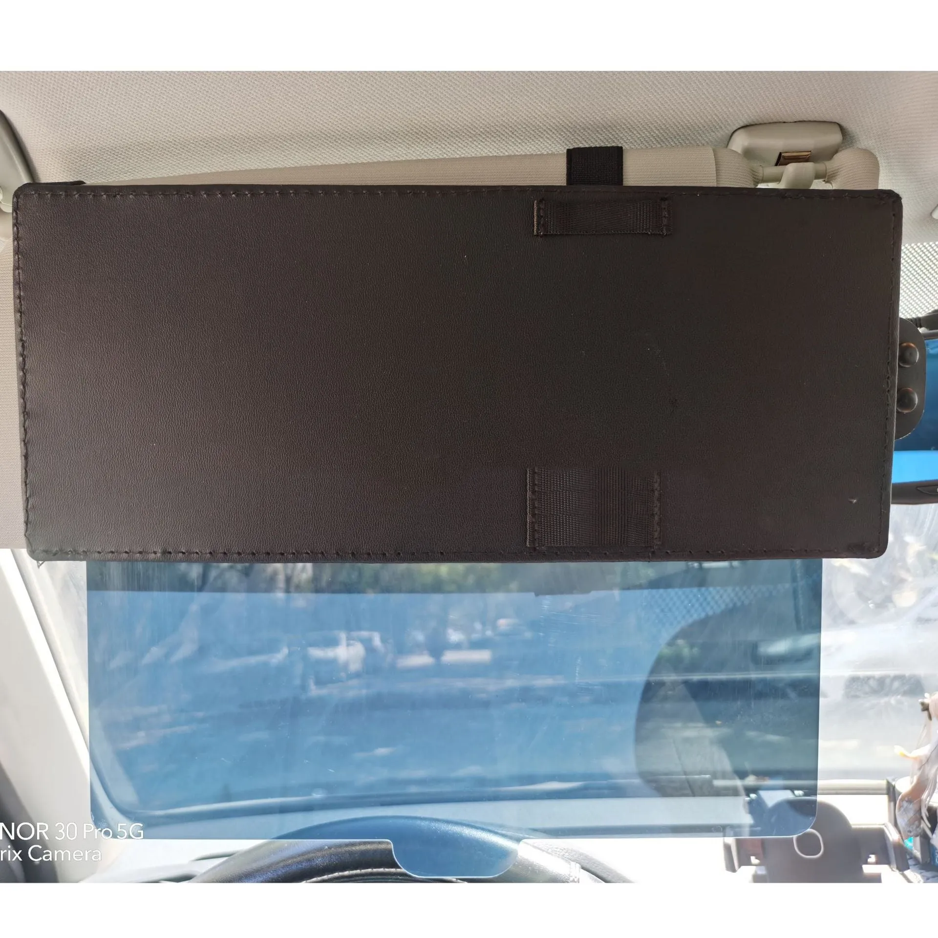 Portable retractable car sun visor in black PU leather, universal fit, 31cm width