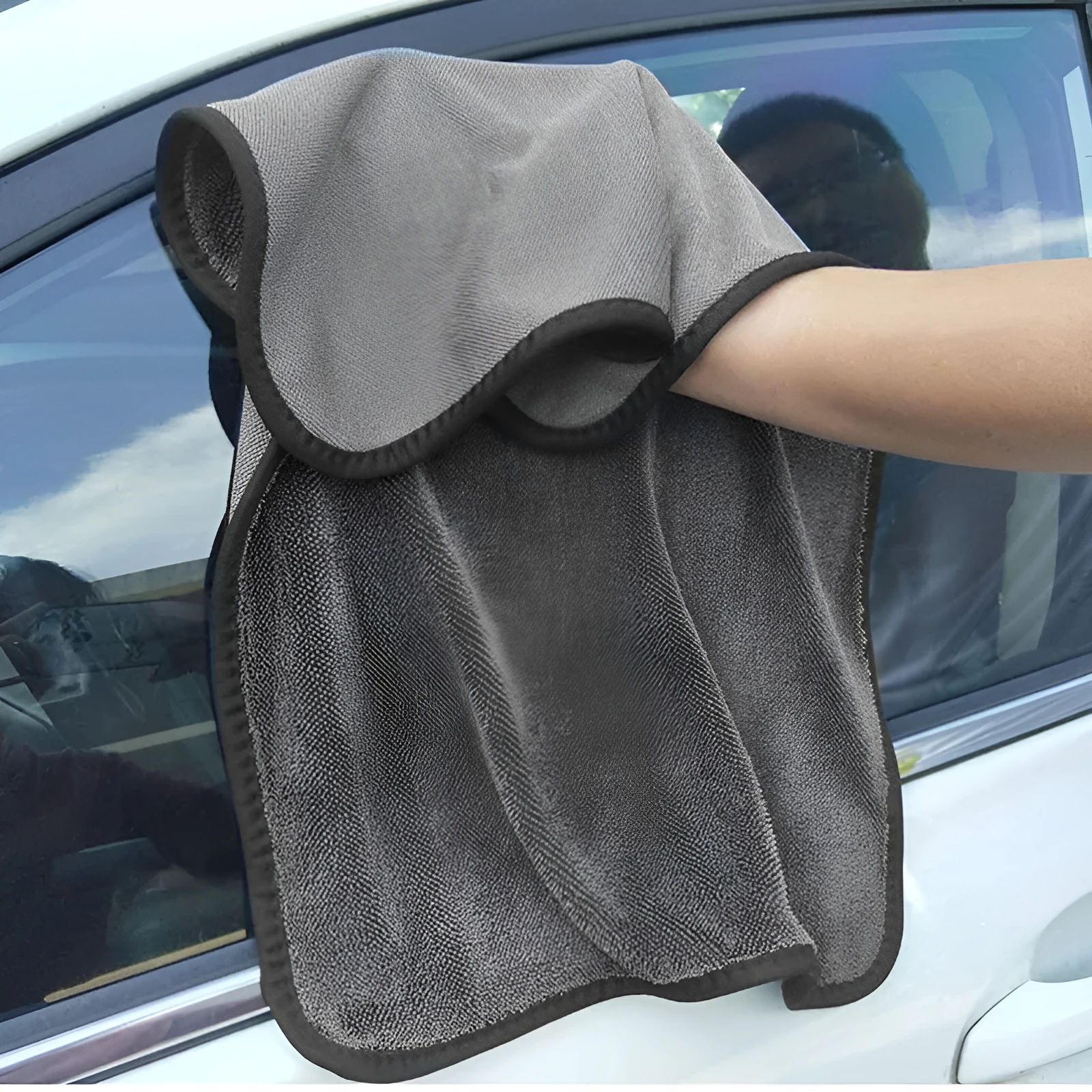 Grey microfiber car wash towel measuring 40 by 40 centimetres