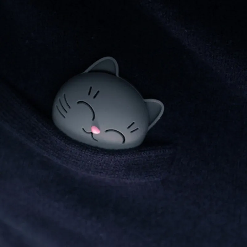 Cute cartoon car perfume holder in Lucky Meow style made from ABS plastic with magnet for car vent