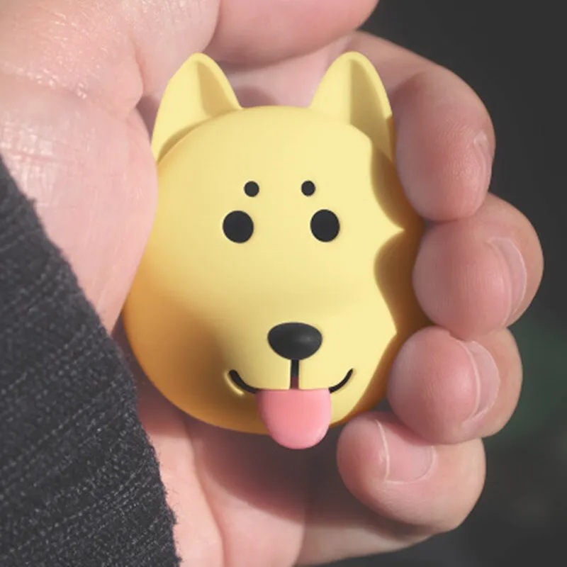 Cute cartoon car perfume holder in Lucky Meow style made from ABS plastic with magnet for car vent