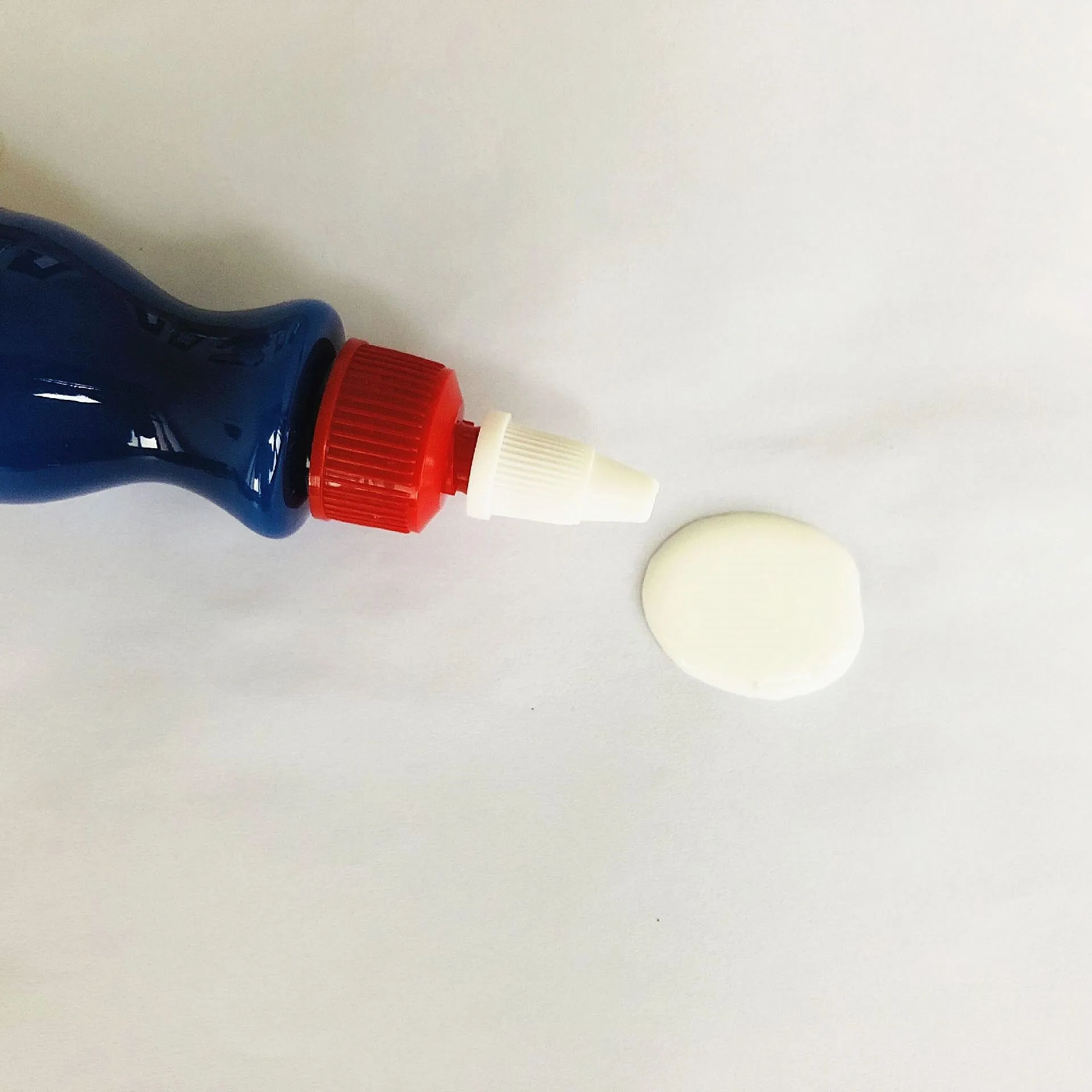 Automotive scratch repair agent bottle for vehicle paint touch-ups and minor scratch repair
