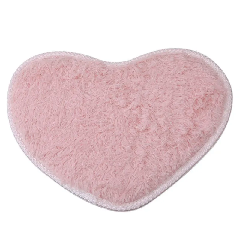 Heart-shaped polyester fibre floor mat in solid colour, size 60x70cm, on bedroom floor