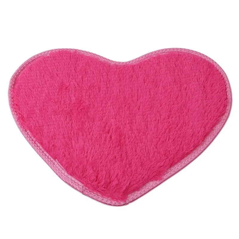 Heart-shaped polyester fibre floor mat in solid colour, size 60x70cm, on bedroom floor