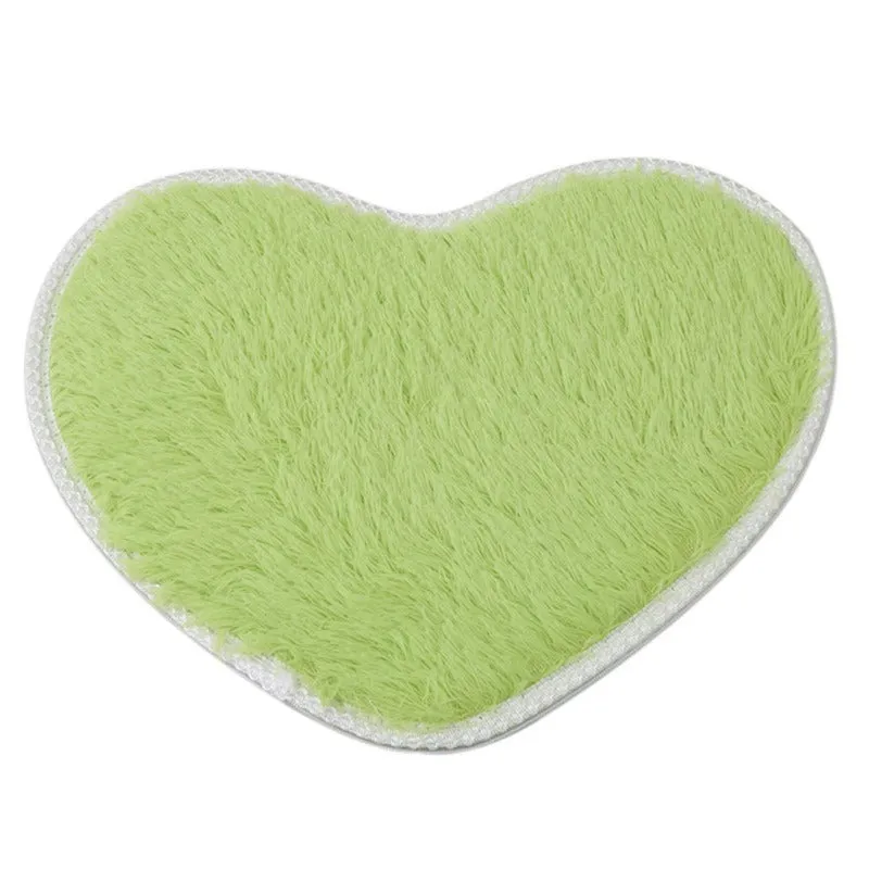 Heart-shaped polyester fibre floor mat in solid colour, size 60x70cm, on bedroom floor