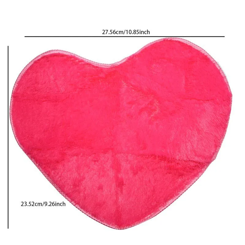 Heart-shaped polyester fibre floor mat in solid colour, size 60x70cm, on bedroom floor
