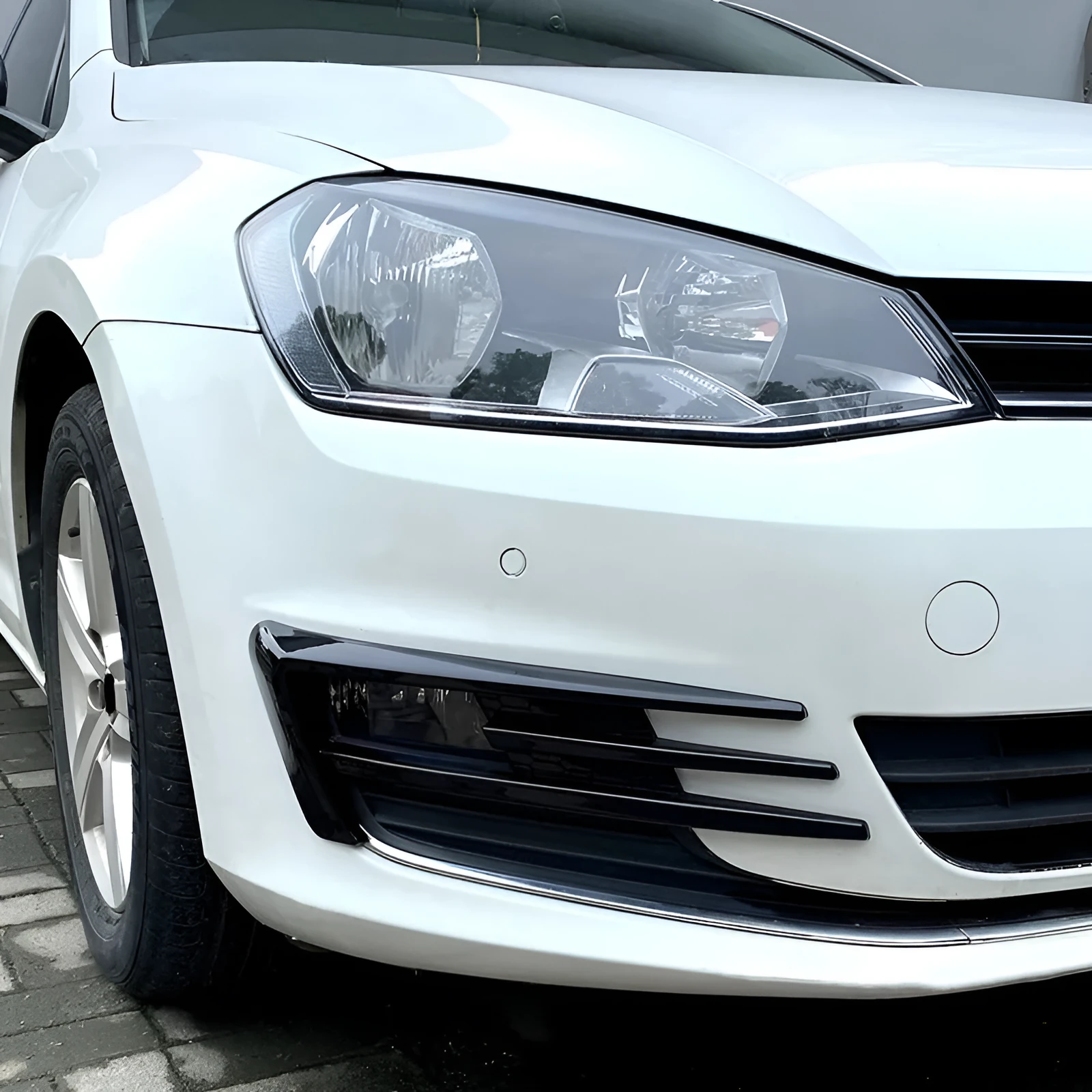 Pair of black and carbon fibre fog lamp grille frames for VW Golf 7 MK7 front bumper