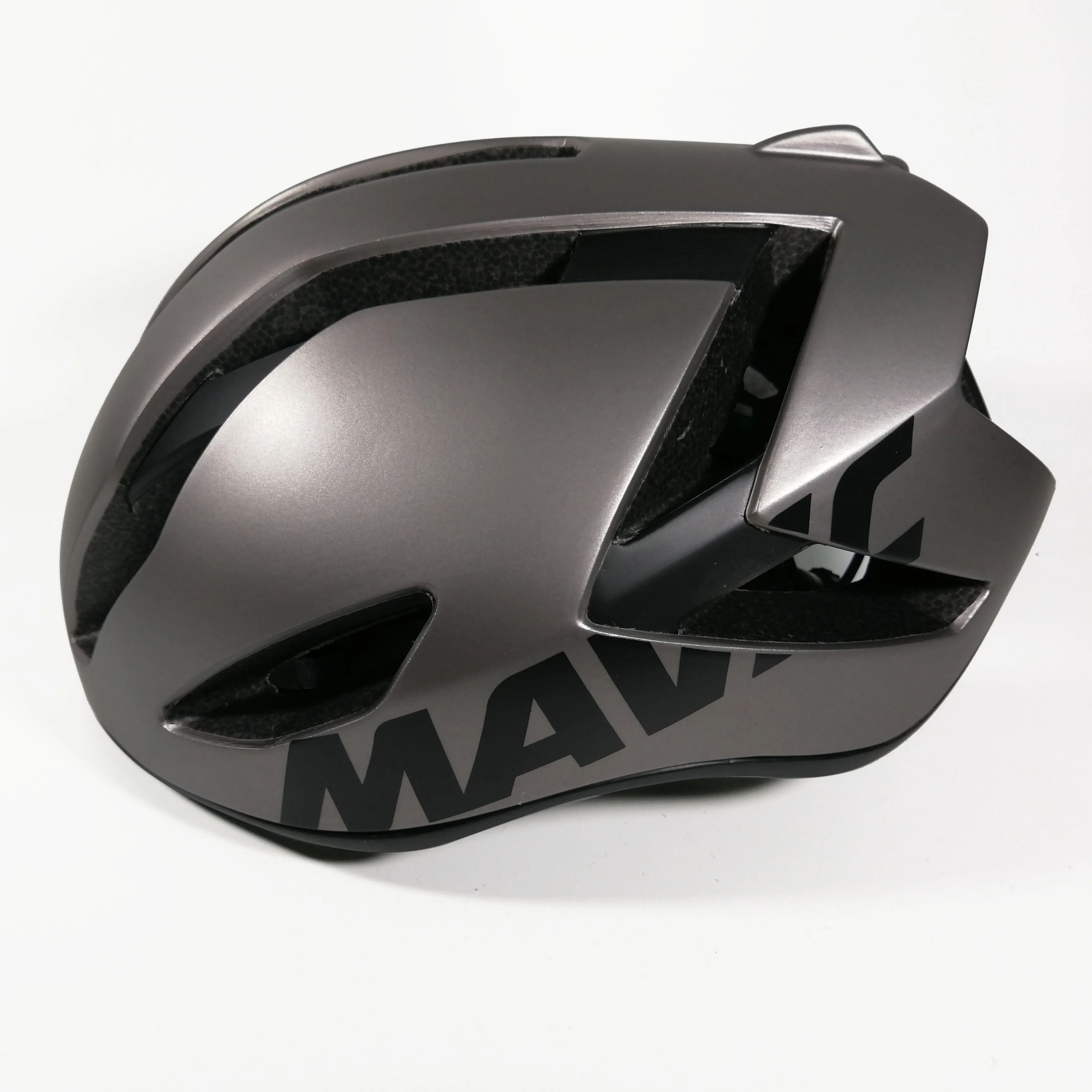 2019 one-piece bicycle helmet for men women mountain road bike outdoor sports safety helmet 280g M size 54-60cm