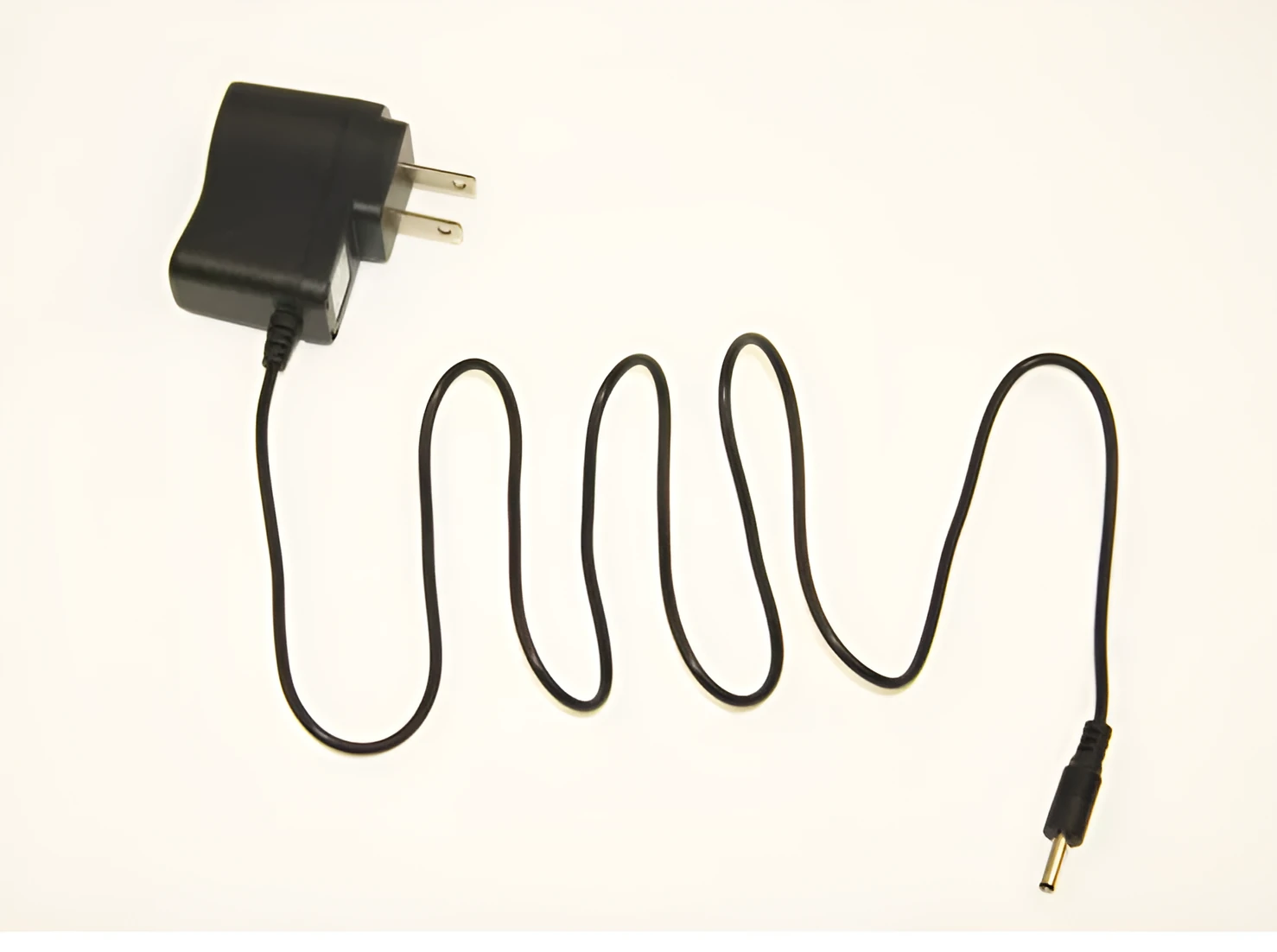 Black 18650 lithium battery charger with DC3.5mm plug for strong light flashlight direct charging