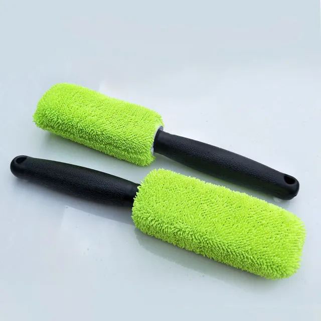 Microfiber long handle tire brush with blue head, 27 x 5 cm, for car wheel cleaning
