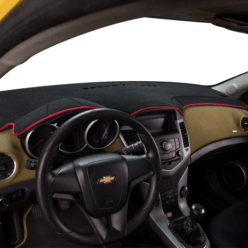 Silicone dashboard anti-glare pad for older Toyota Prado in black with coloured edge detailing