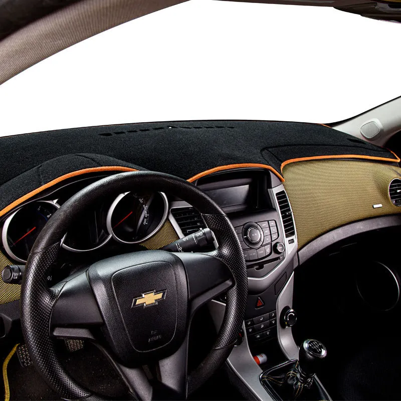 Silicone dashboard anti-glare pad for older Toyota Prado in black with coloured edge detailing