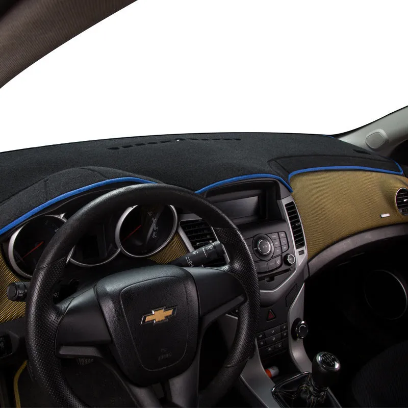 Silicone dashboard anti-glare pad for older Toyota Prado in black with coloured edge detailing
