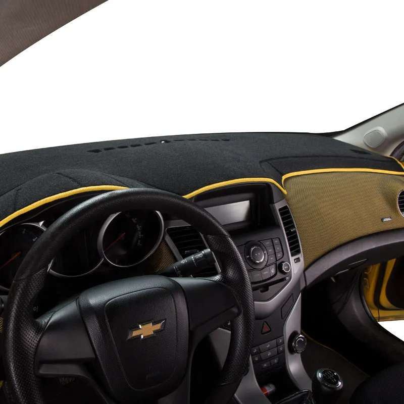 Silicone dashboard anti-glare pad for older Toyota Prado in black with coloured edge detailing