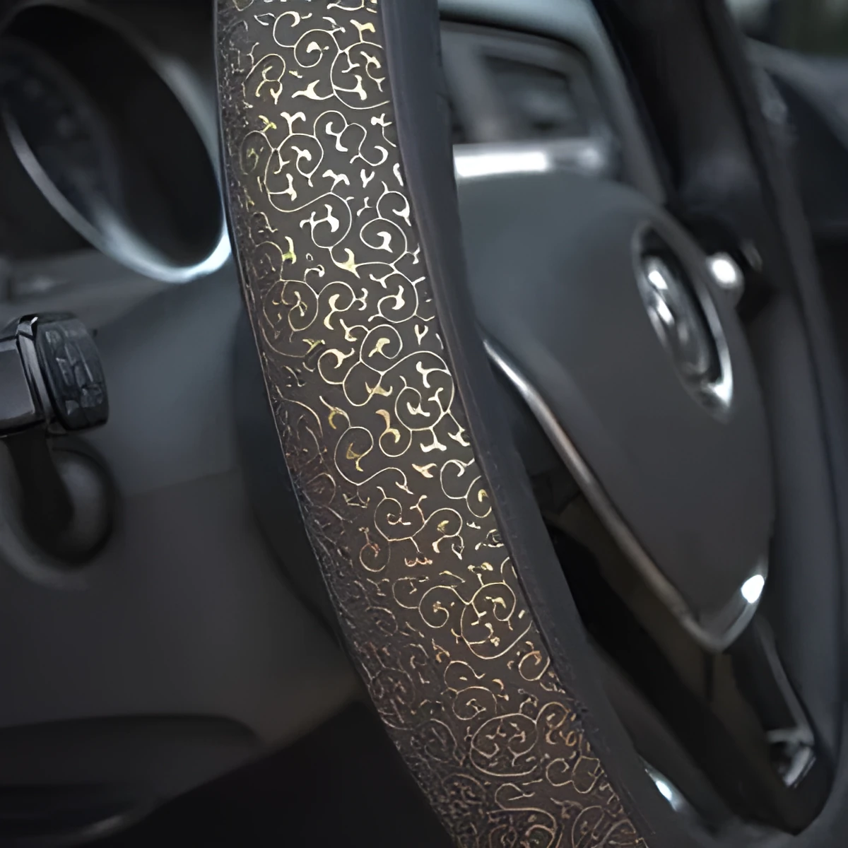 Carved ice silk steering wheel cover in blue on black colour for 38cm diameter steering wheel
