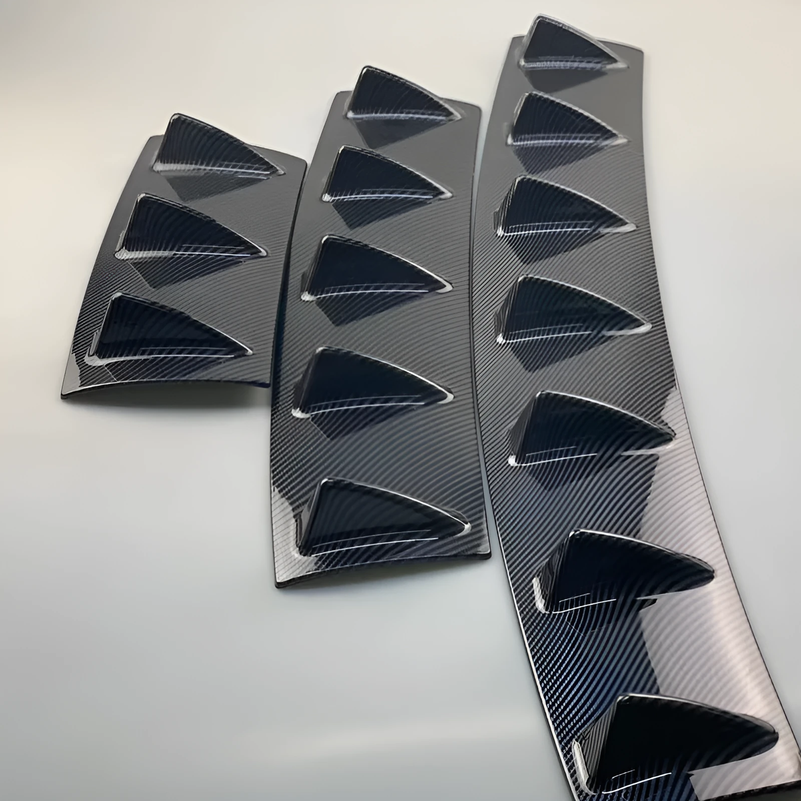 Automotive universal rear spoiler made of ABS plastic in bright black finish for GM cars