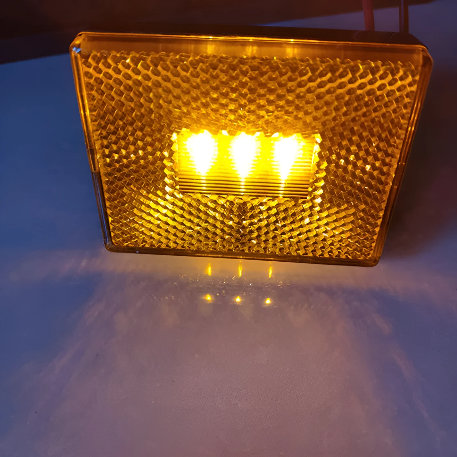 Red LED trailer side clearance light with transparent PC lens and 19cm wire.