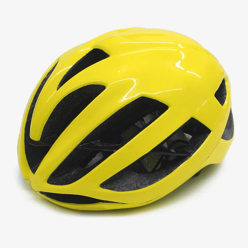 Sponge pad road and mountain bike helmet in adult sizes M and L with 16-20 vents, available in multiple colours