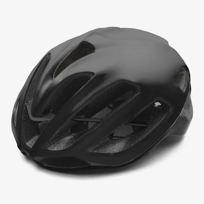 Sponge pad road and mountain bike helmet in adult sizes M and L with 16-20 vents, available in multiple colours
