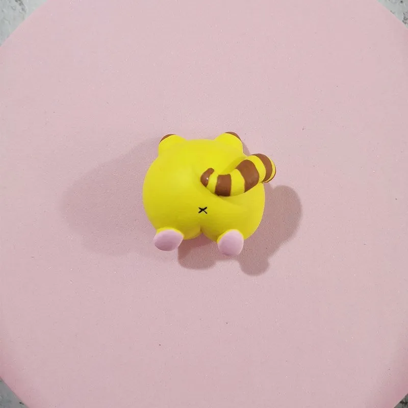 Car aromatherapy air outlet clip with diffuse stone holder, cute animal butt design, and 5 ml essential oil bottle