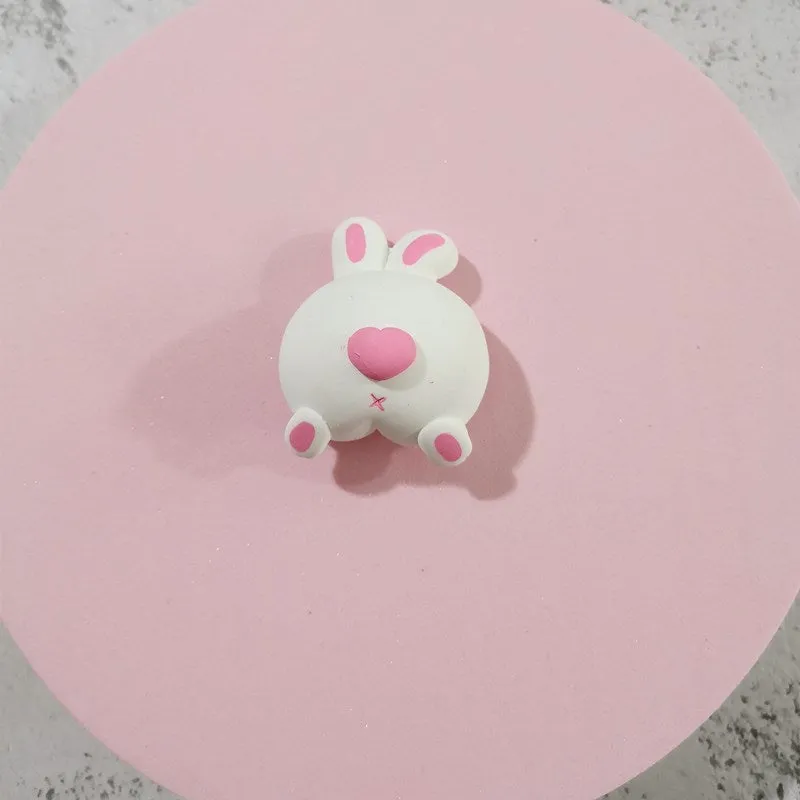Car aromatherapy air outlet clip with diffuse stone holder, cute animal butt design, and 5 ml essential oil bottle