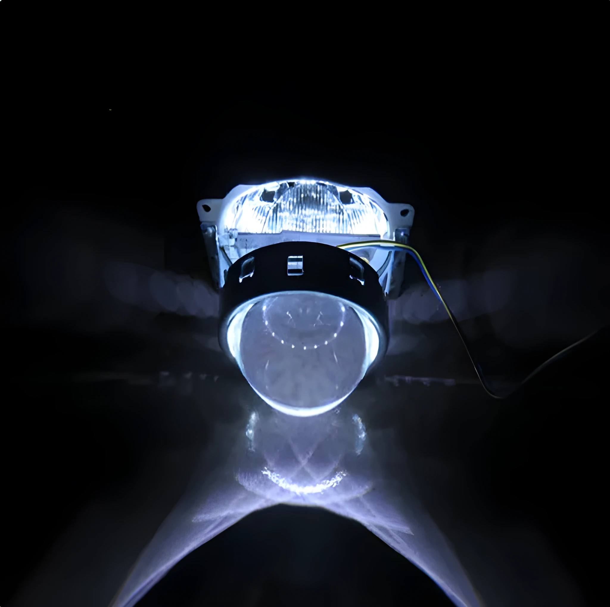 25-inch LED headlight 76mm round aviation aluminium alloy IP55 for cars in white colour.