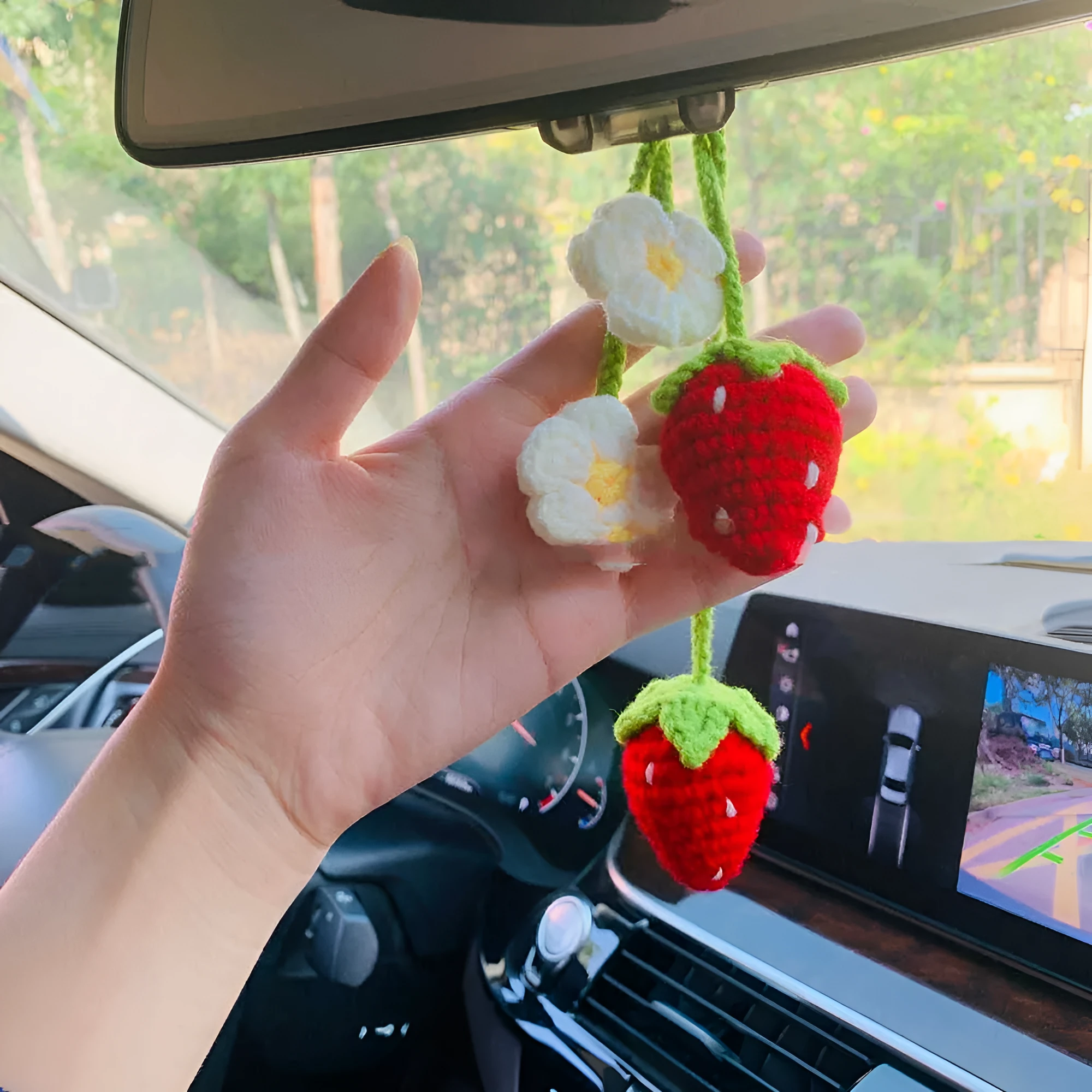 Handmade strawberry-shaped car pendant made with knitted cotton and hemp wool.