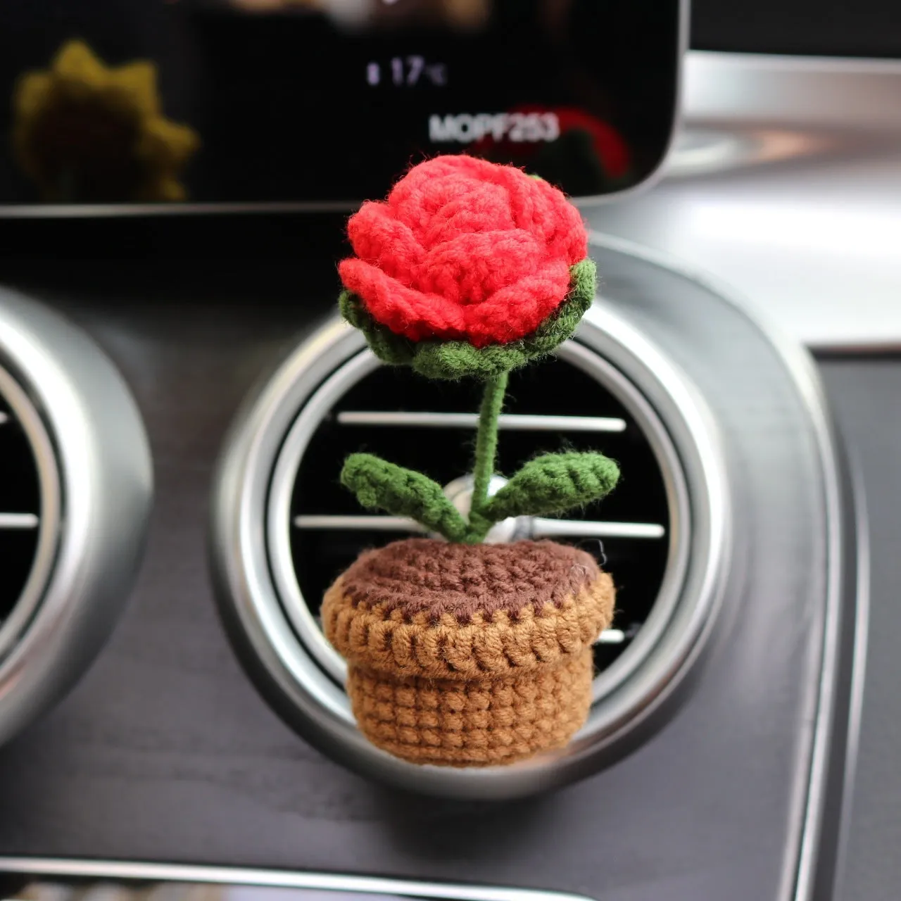 Car air vent clip-on aromatherapy diffuser with wool potted plant design measuring 4 by 8 centimetres