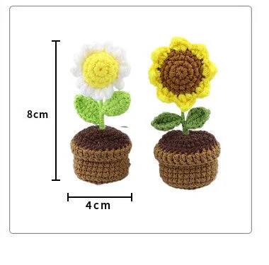 Car air vent clip-on aromatherapy diffuser with wool potted plant design measuring 4 by 8 centimetres