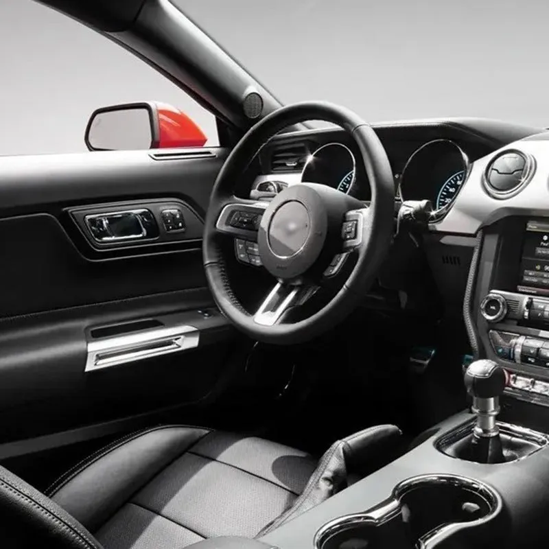 Three-piece ABS plastic car steering wheel decoration set with carbon fibre pattern.